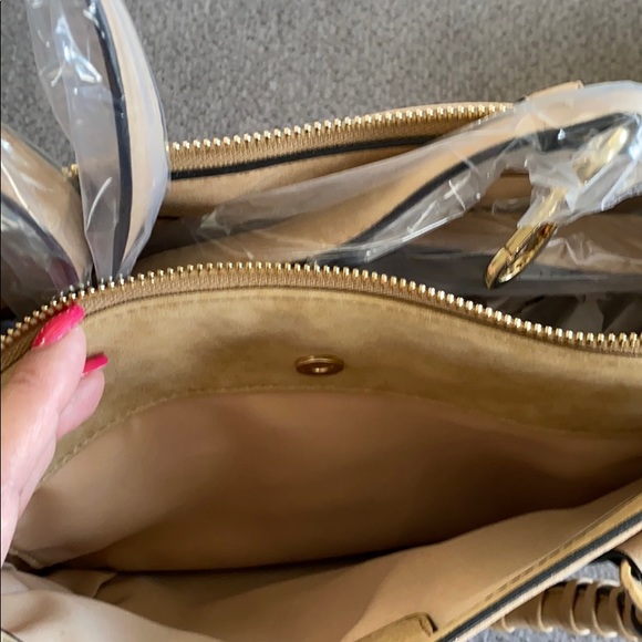 Feels like Genuine Leather Handbag - Picture 3 of 7